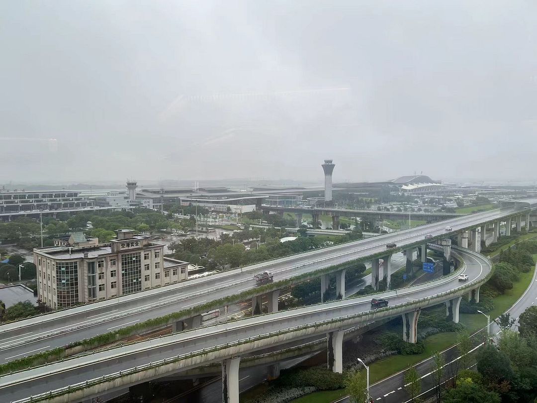 Raining in the Changsha Airport (China)