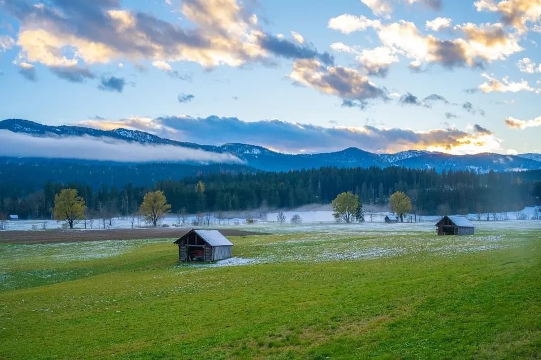 Autumn and Winter coexist in Austria