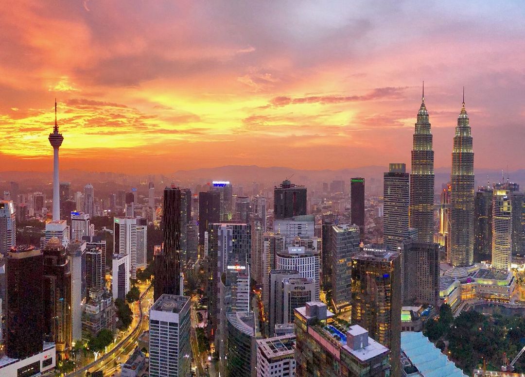 Panoramic views of the Kuala Lumpur skyline at sunset