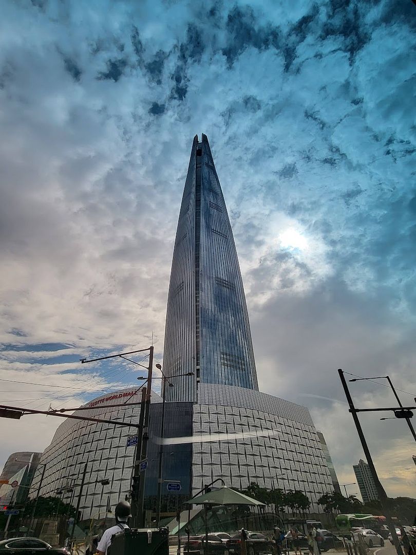 Lotte Tower with a beautiful sky.