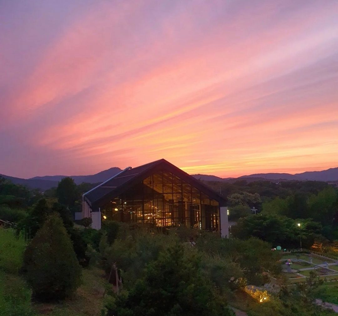 Fantastic sky Beautiful cafe