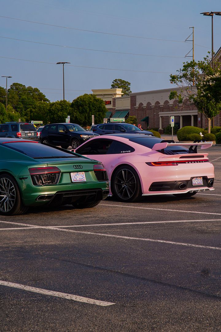 porsche and r8