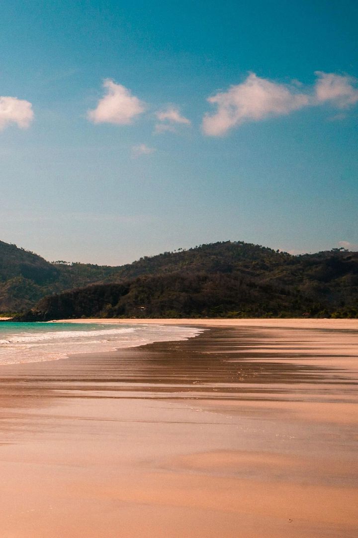 Beach in Indonesia🇮🇩🏖️