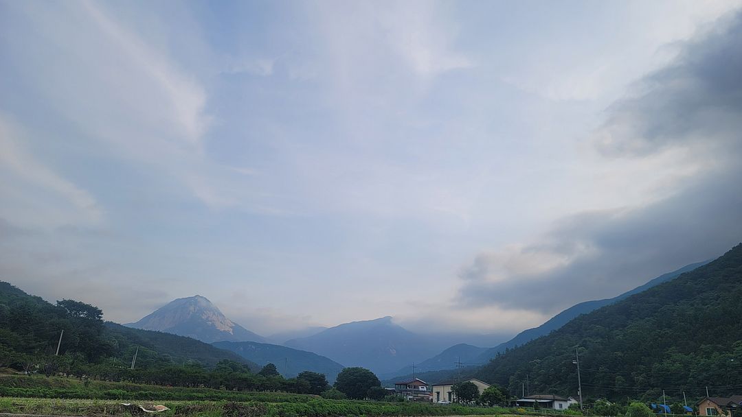 On the way to Mt. Daeyasan...  230607 Goesan Chungcheongbuk-do South Korea