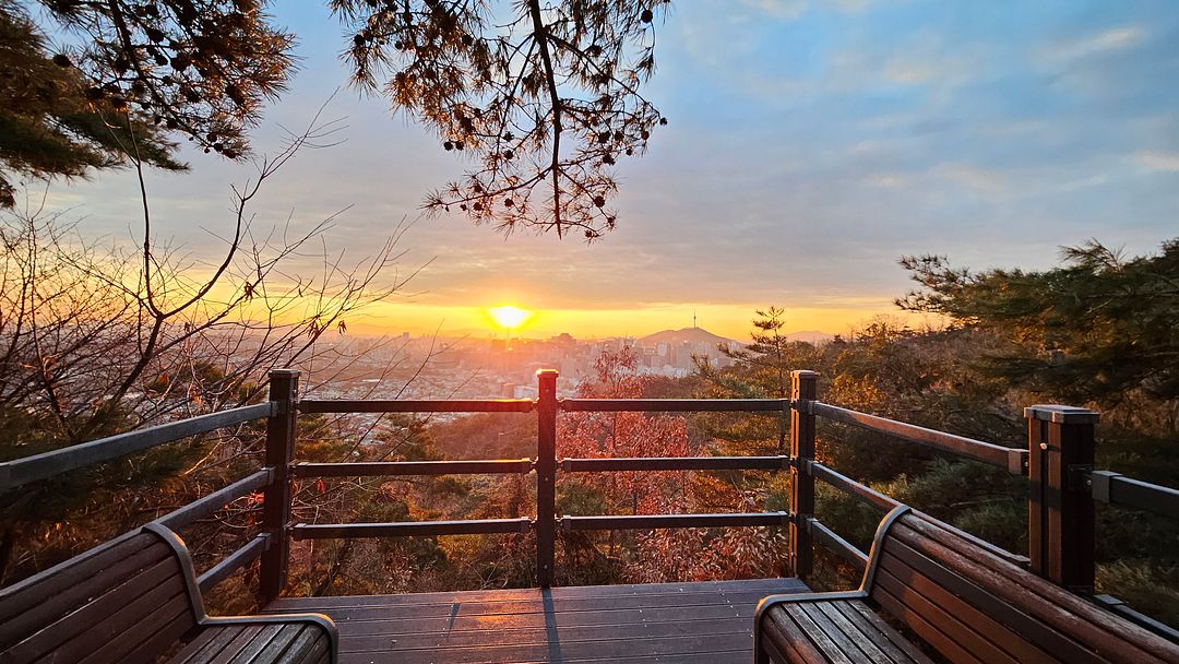 #015 Fantastic Seoul Sunrise! On the Inwangsan Trail! 241217, Seoul, Korea