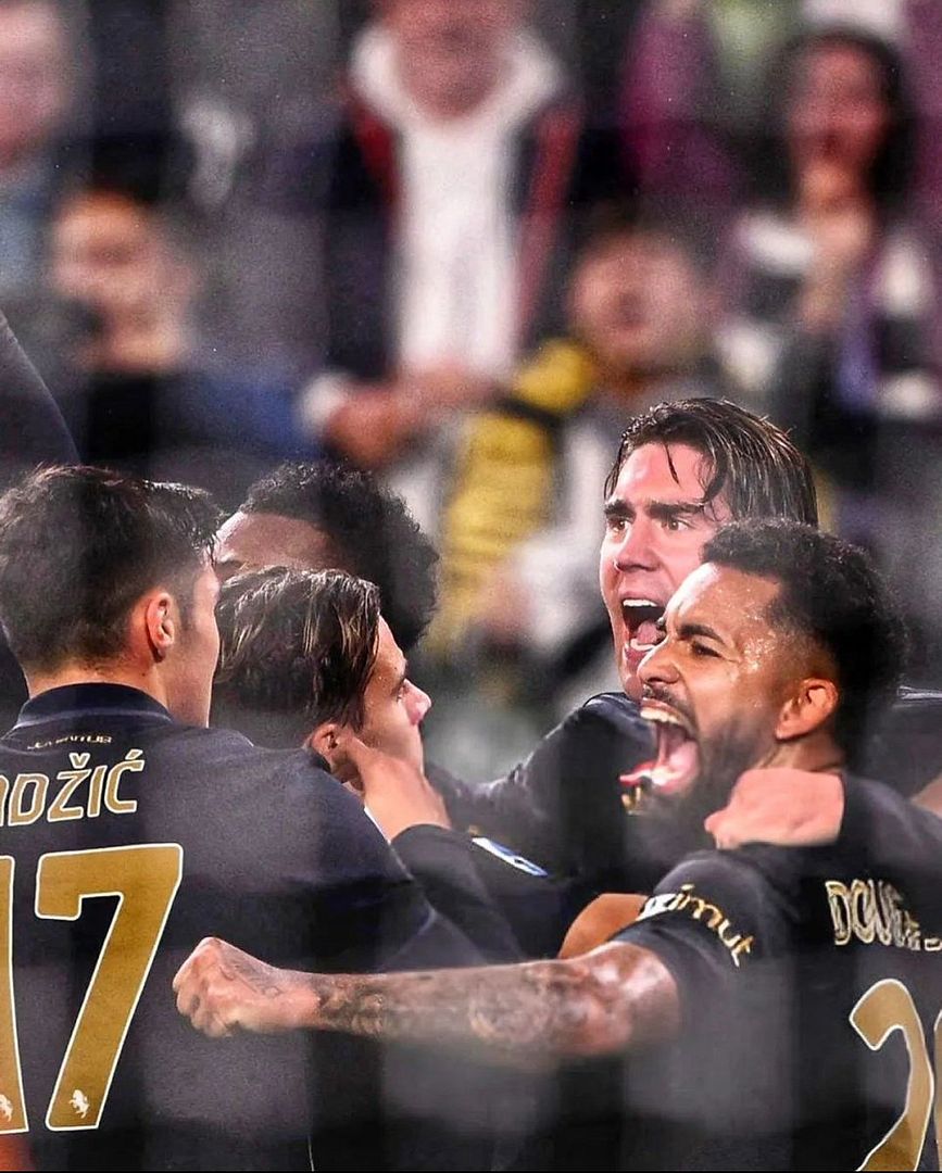 I'm a simple man: I love Juventus Football Club. 🤩🖤🤍