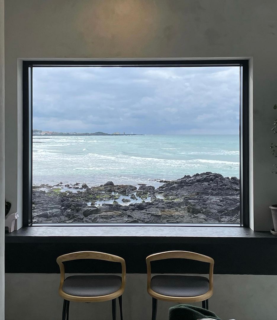 The sea in the window