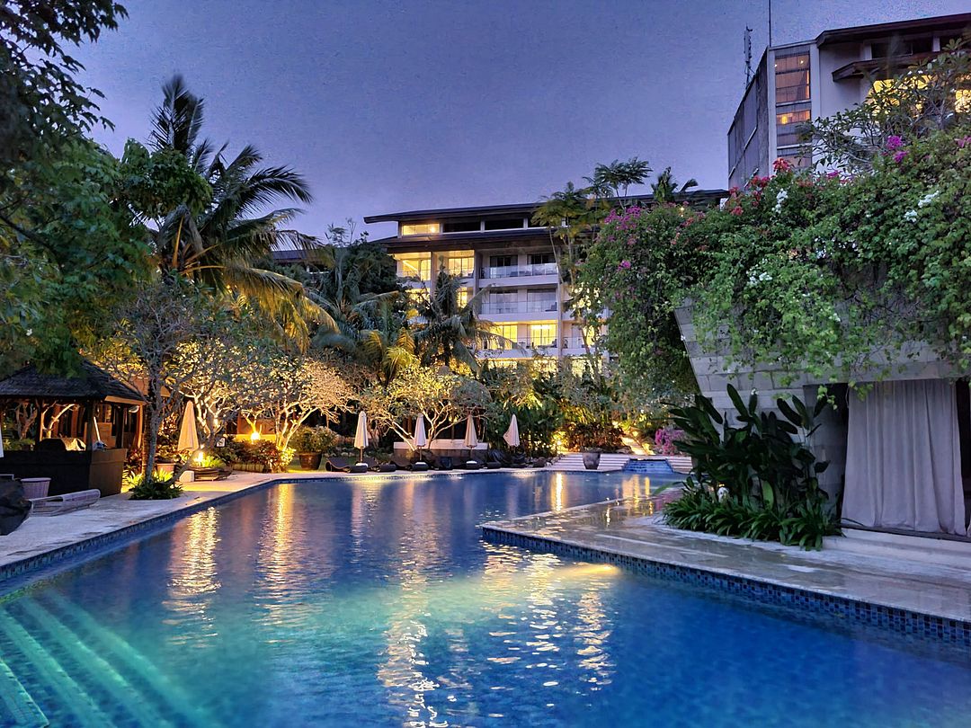 PoolatNight1_inBali