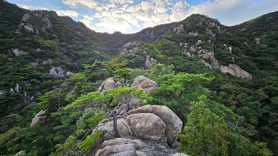 The enchanting view of Gwanaksan Mountain’s Miso Ridge!  240928 Gwanaksan Mountain Seoul, Korea