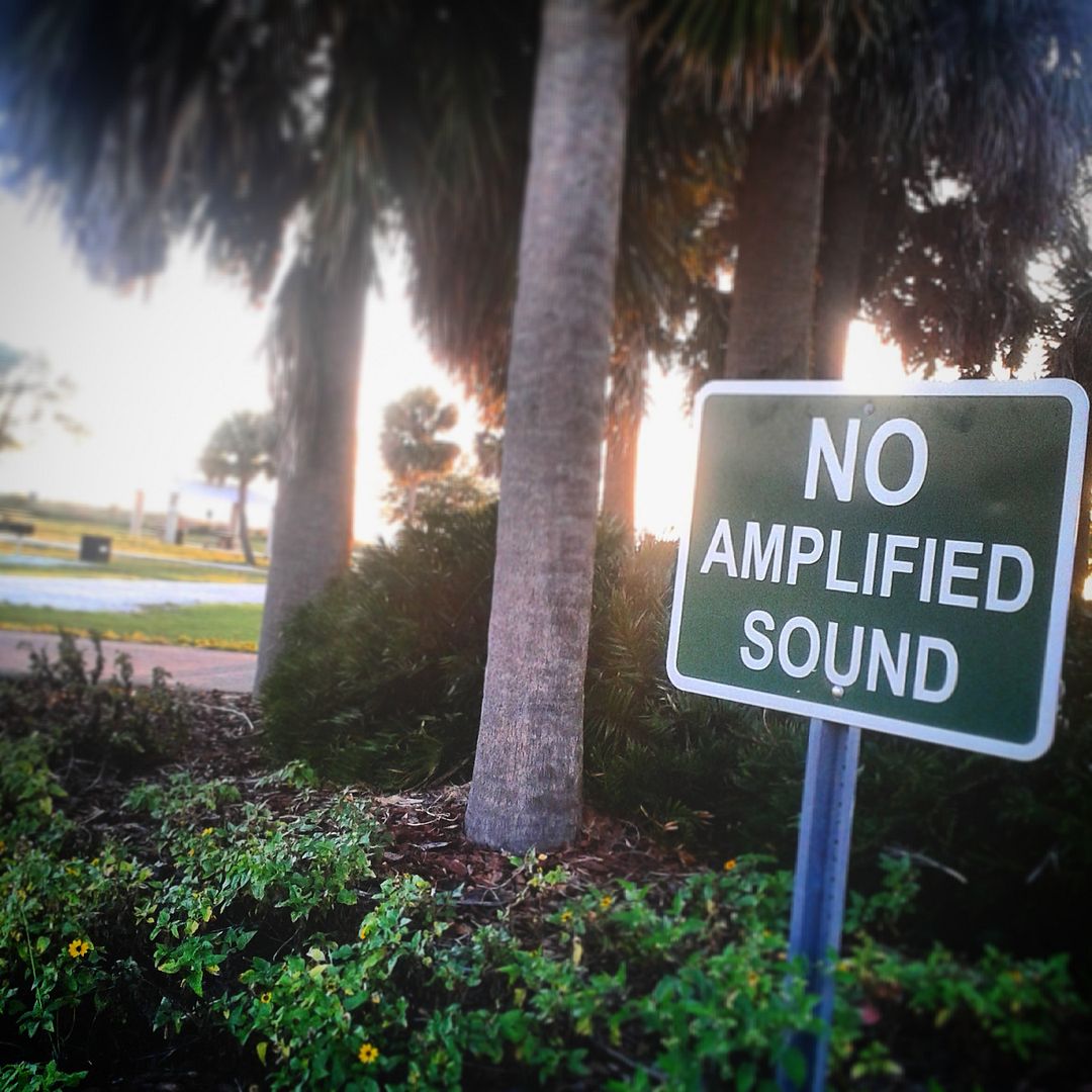 NO AMPLIFIED SOUND