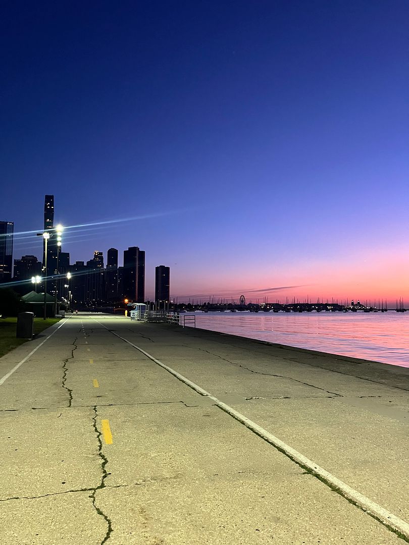 chicago skyline at sunrise