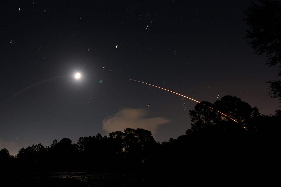 Crossing Streaks - Starlink 8-6