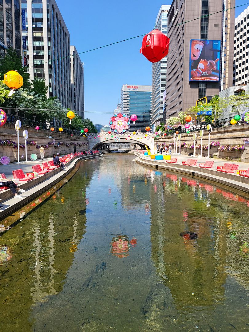 Daytime scenery of Cheonggyecheon