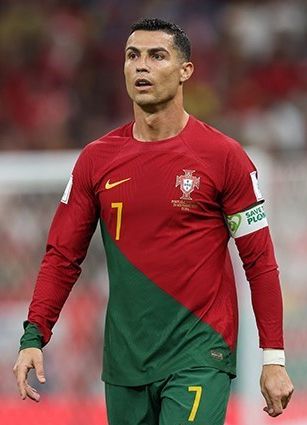 Cristiano_Ronaldo_WC2022_-_01_(cropped)