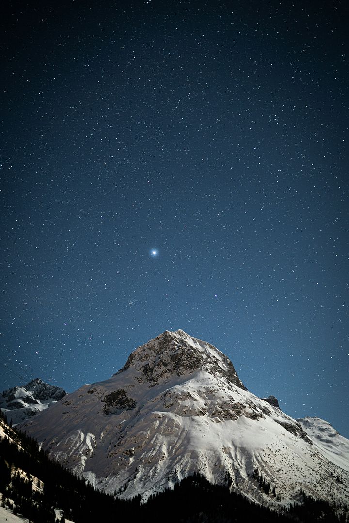 Night sky above Omeshorn.