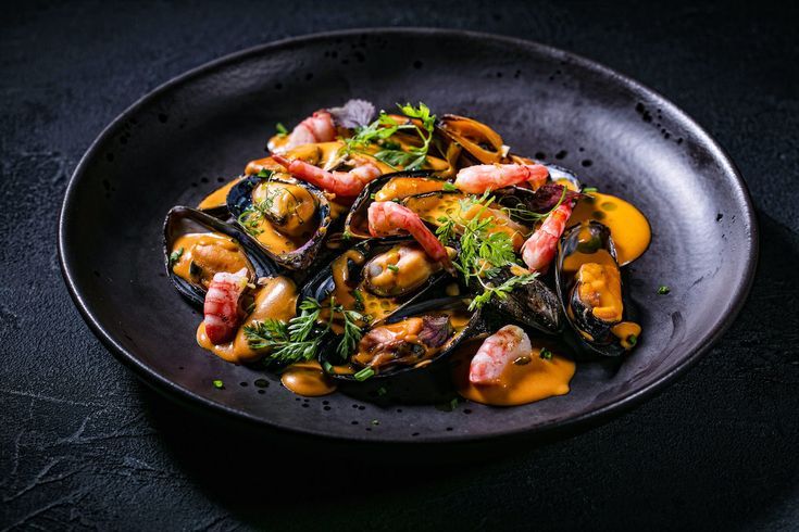 Mussels and shrimp with bisque sauce