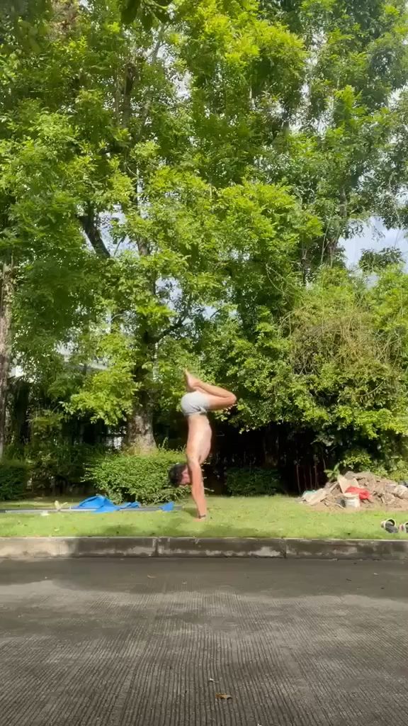 My First Ever Tuck Handstand!