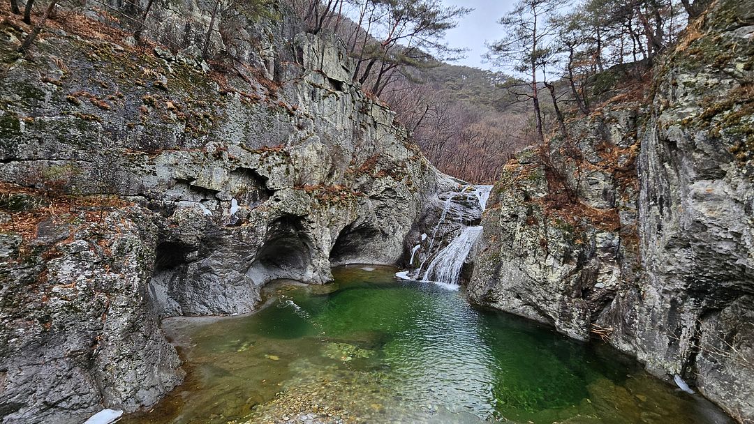 Yongyeon Waterfall! 240120 Cheongsong, Gyeongsangbuk-do, Korea.