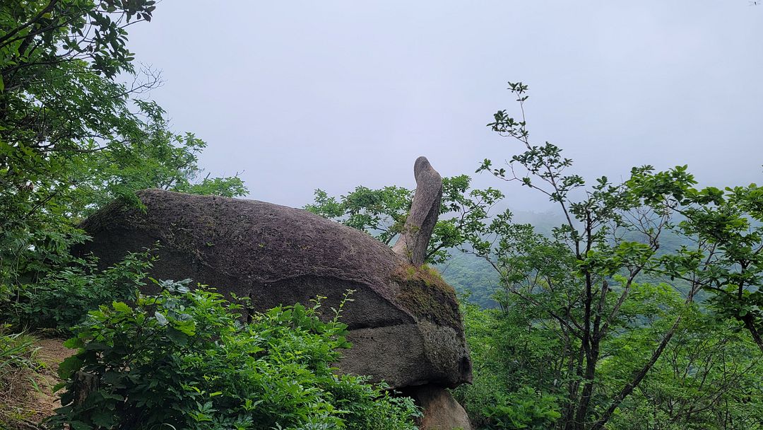 230707 #011 A strange rock on Mt. Dundeok!  Mungyeong Gyeongbuk, South Korea