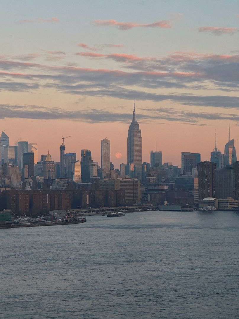 Manhattan moonset