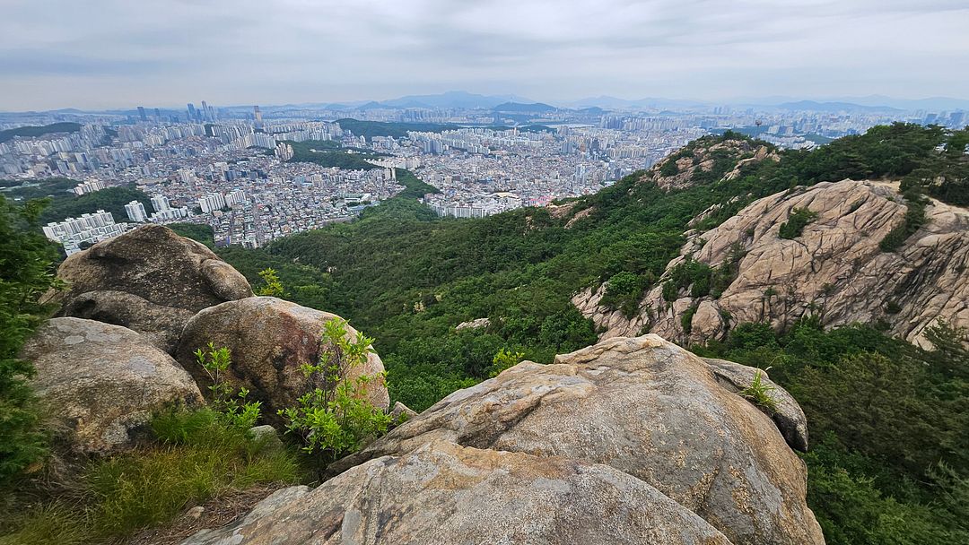 A nice cool city view from Gwanaksan Mountain!    240525 seoul