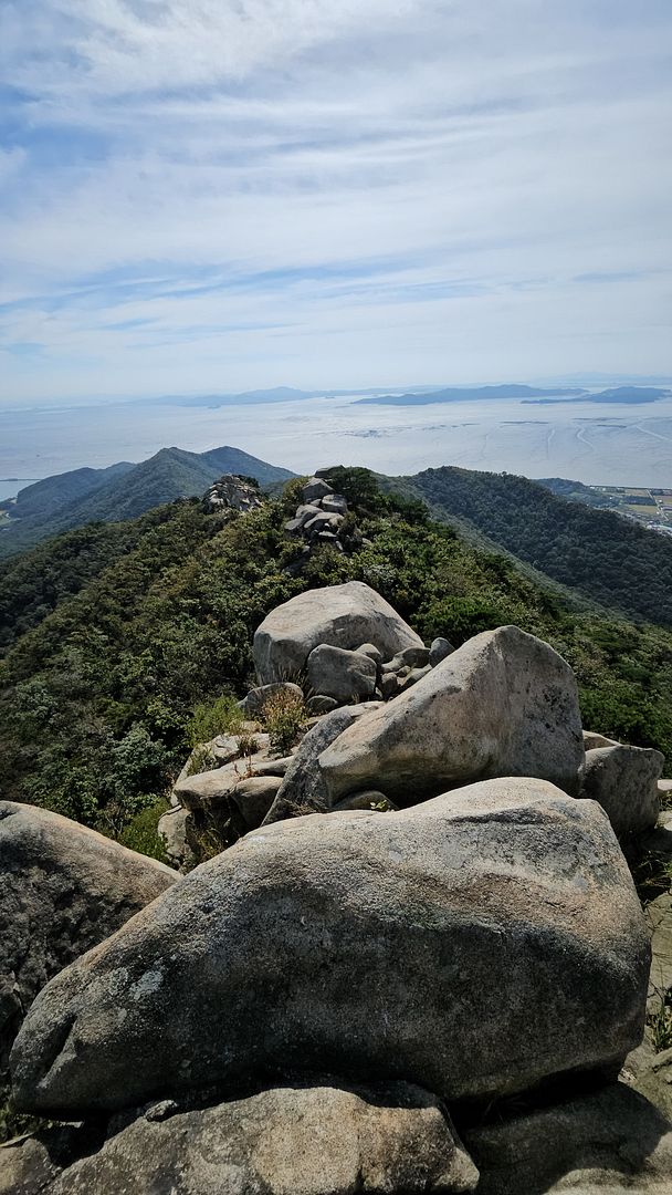 Mani Mountain, a wonderful rocky ridge road! #007  241001 Manisan,  Ganghwa Island, Incheon, South Korea