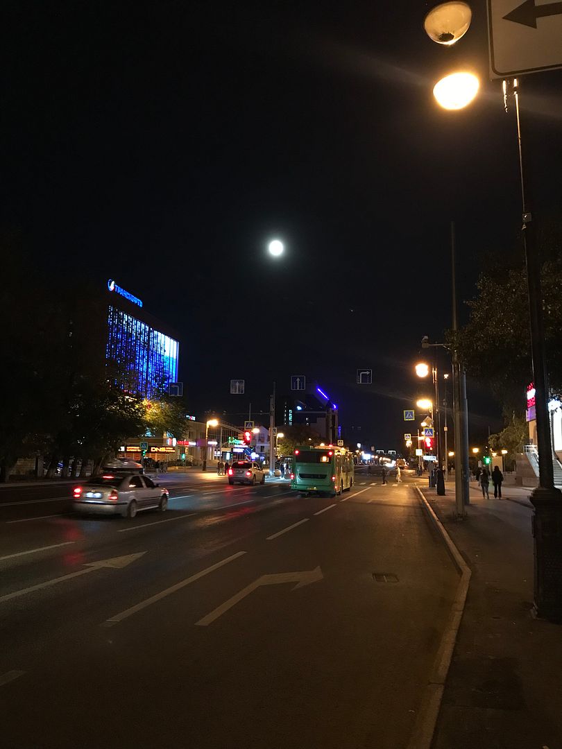 Full moon in the city