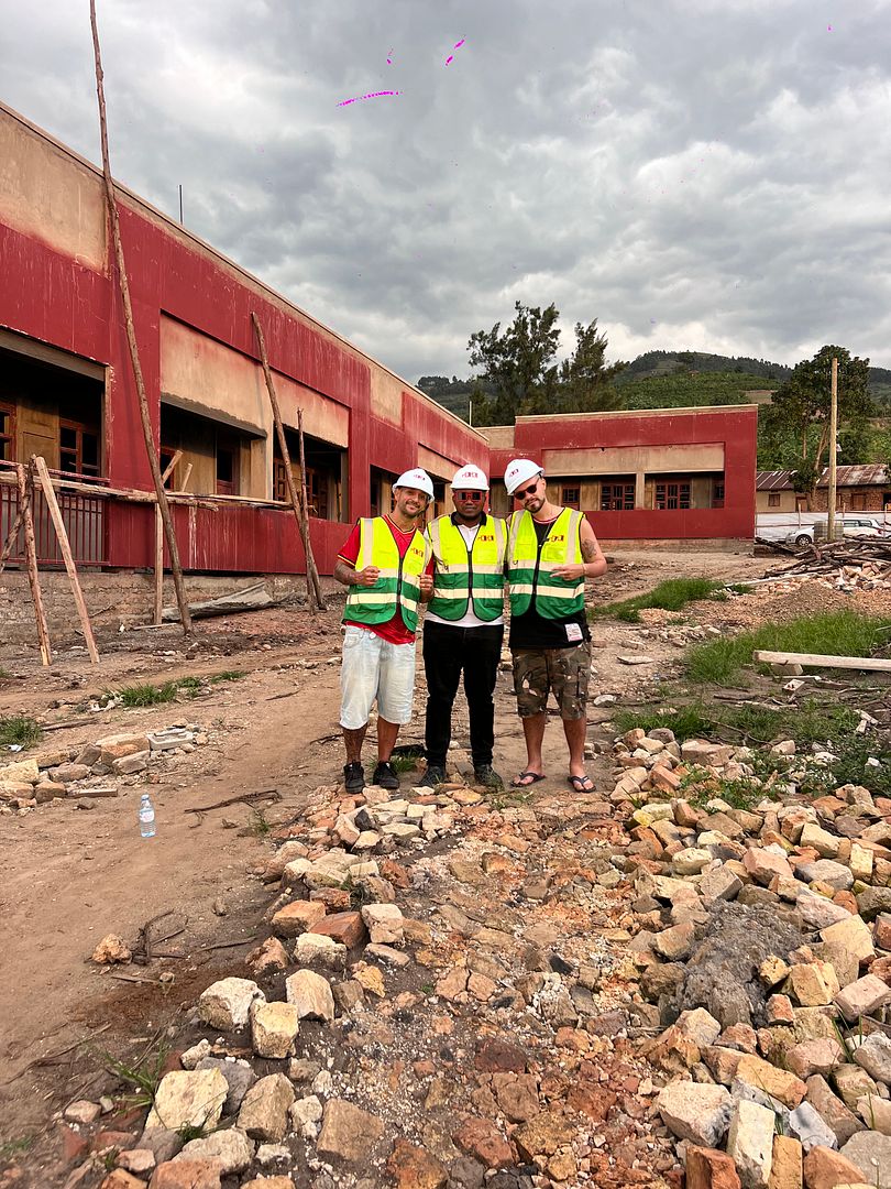 the first visit by gnars DAO team at the Nouns School in Western Uganda 🇧🇷 🇺🇬