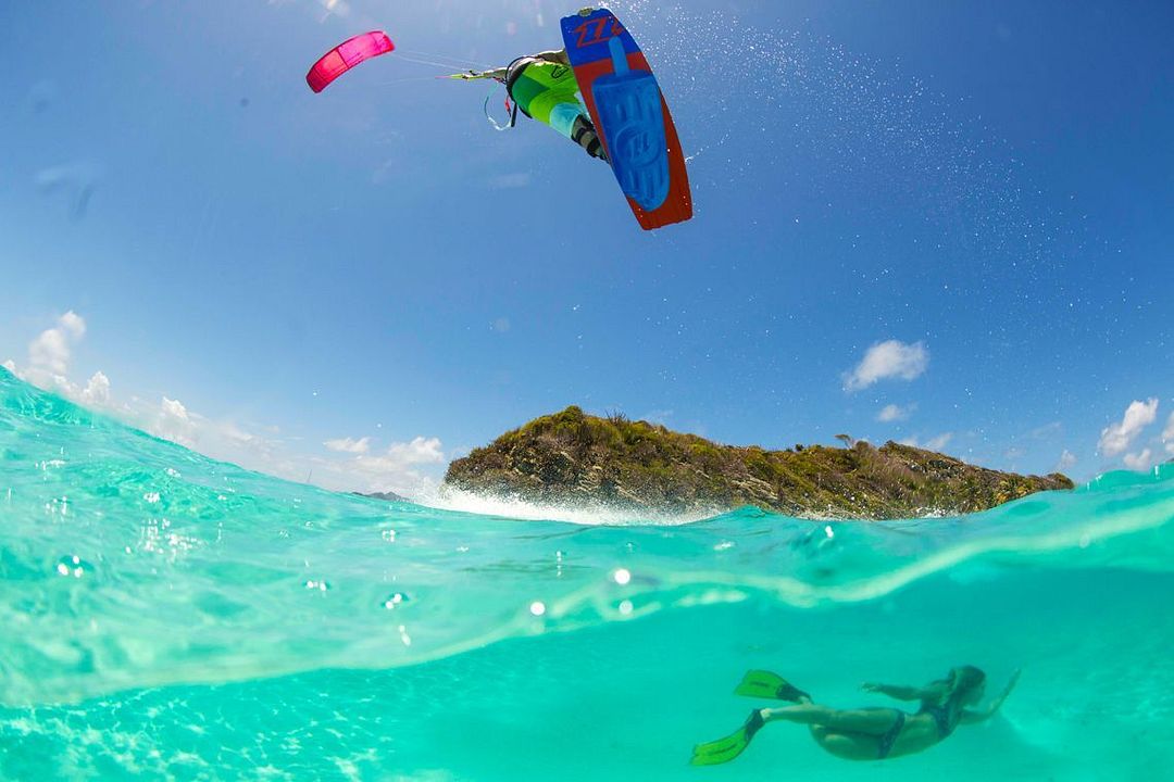 379275-jason-stone-on-the-wake-brinha-high-resolution-kitesurfen