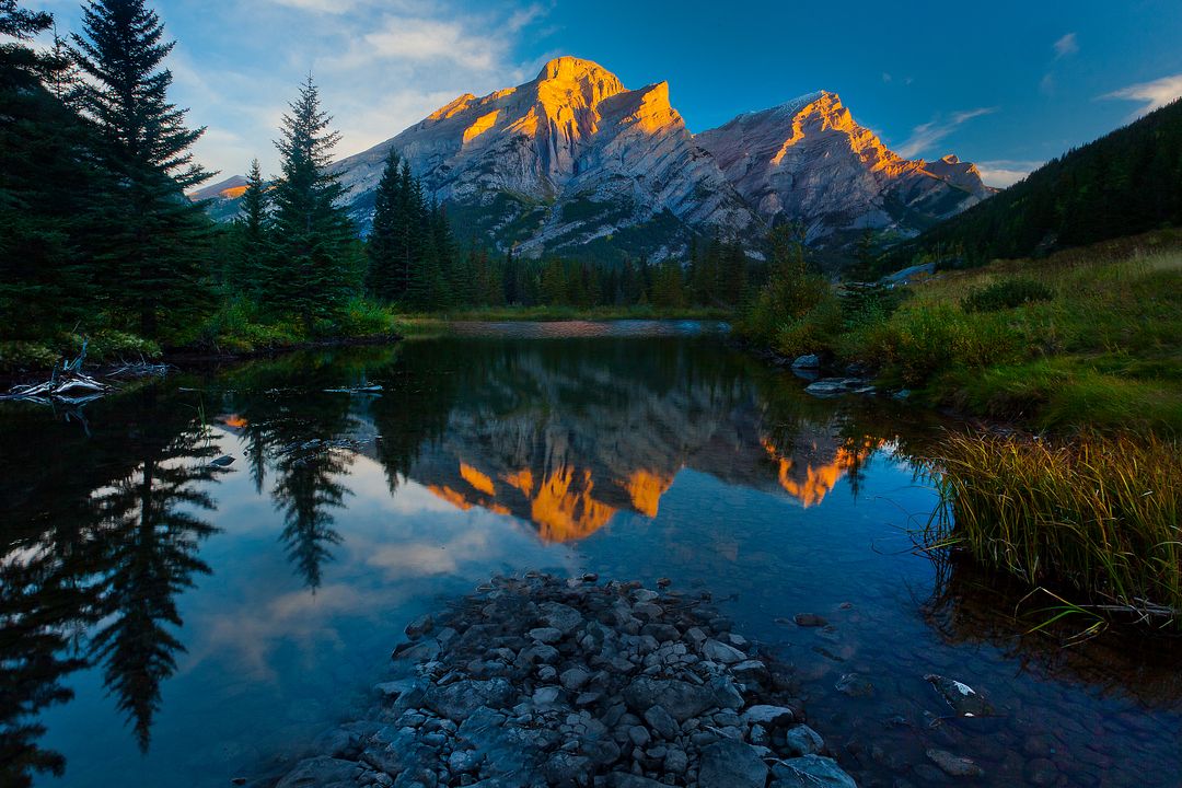 landscape-mountains-lake-nature-reflection-grass-sky-river-national-park-valley-wilderness-Alps-tree-autumn-leaf-mountain-season-tarn-loch-mountainous-landforms-mountain-range-590185