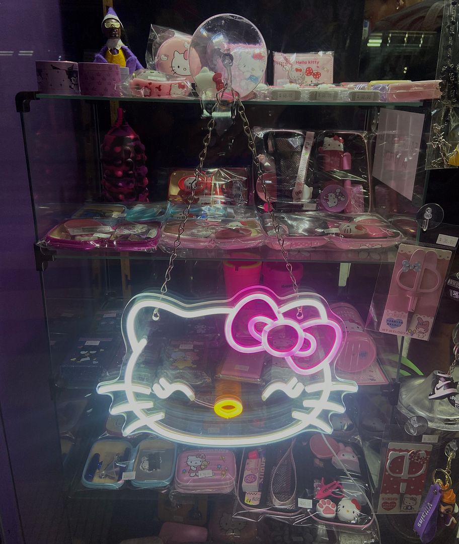 hello kitty weed shop ≽^•༚• ྀི≼