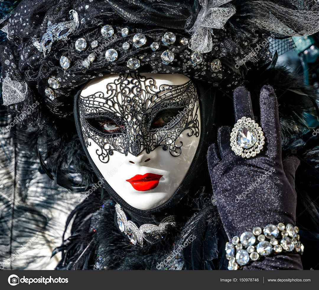 depositphotos_150978746-stock-photo-venetian-mask-typical-colorful-mask