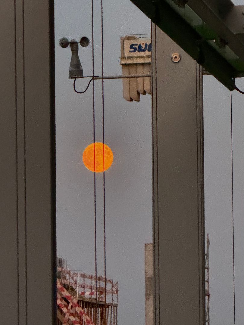 Moon in orange, composition