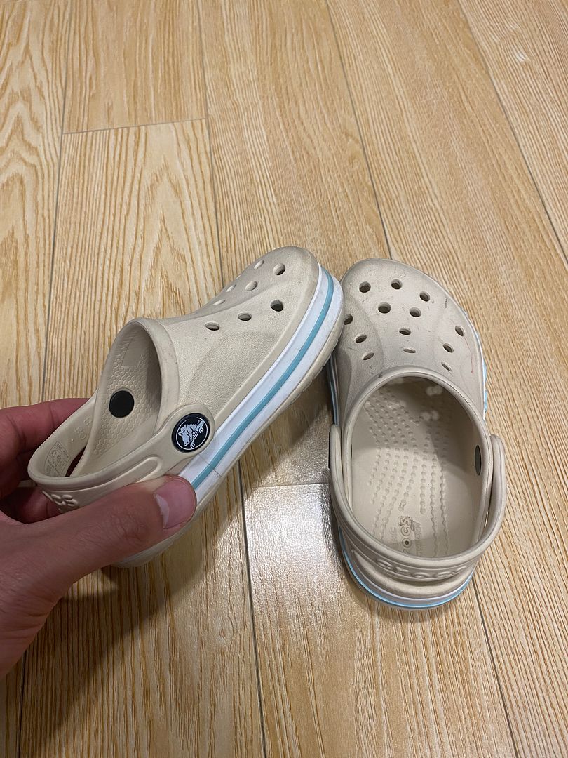 crocs