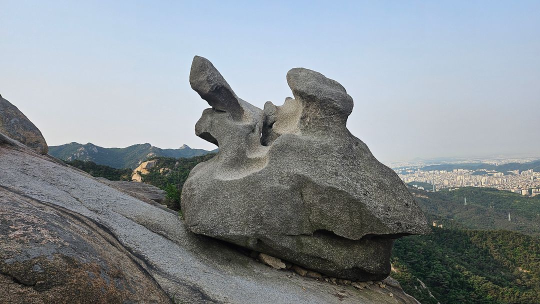 Rabbit Rock, a famous feature of Bukhansan Mountain’s Uisang Ridge.  240515 Seoul