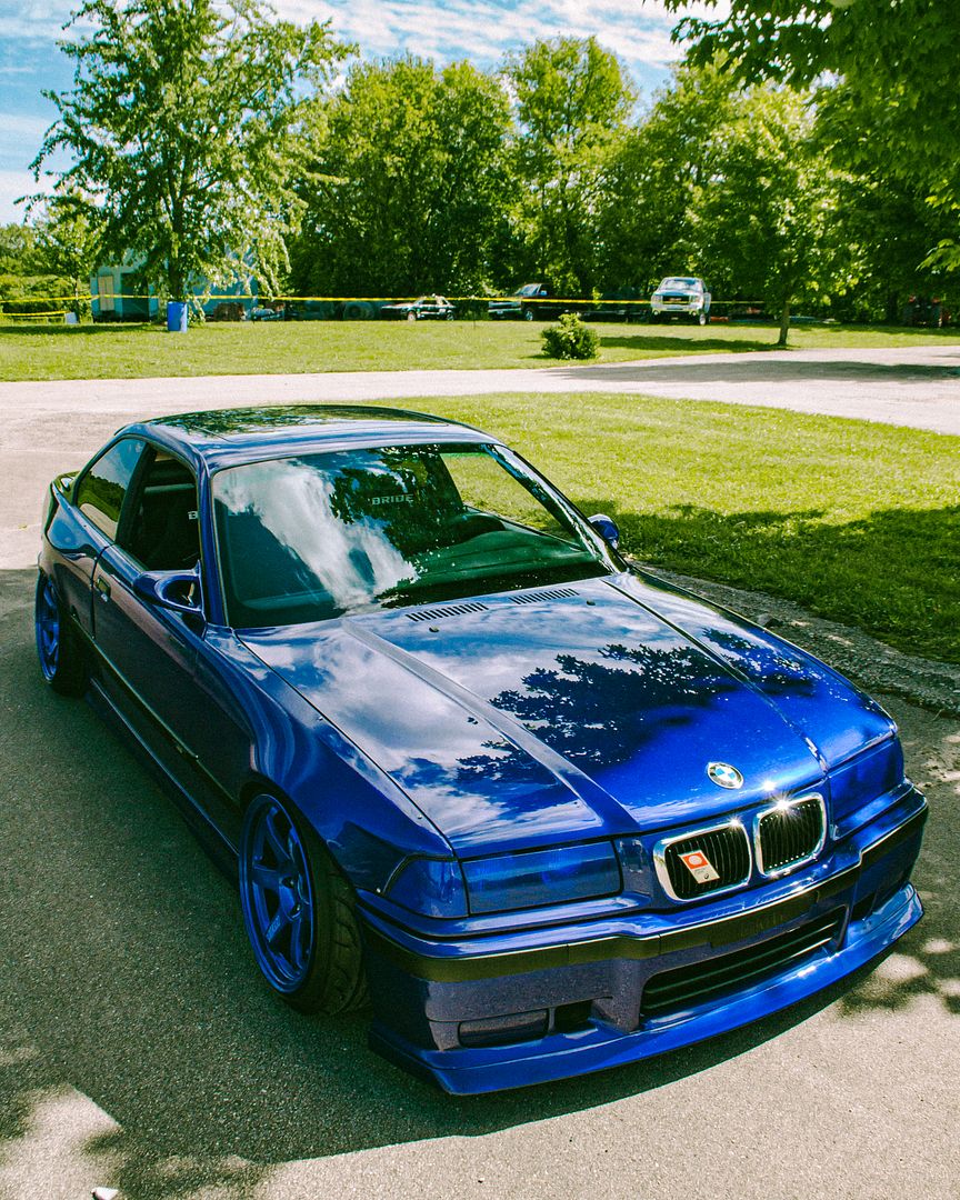 Blue BMW E36 on TE-37's