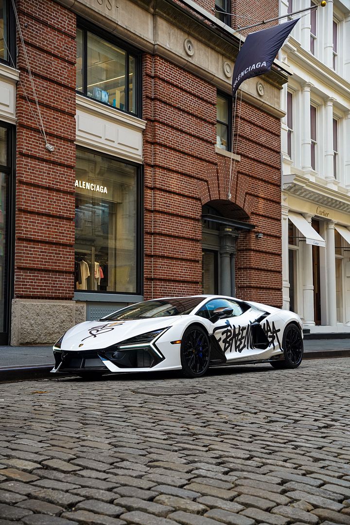 Lamborghini Revuelto