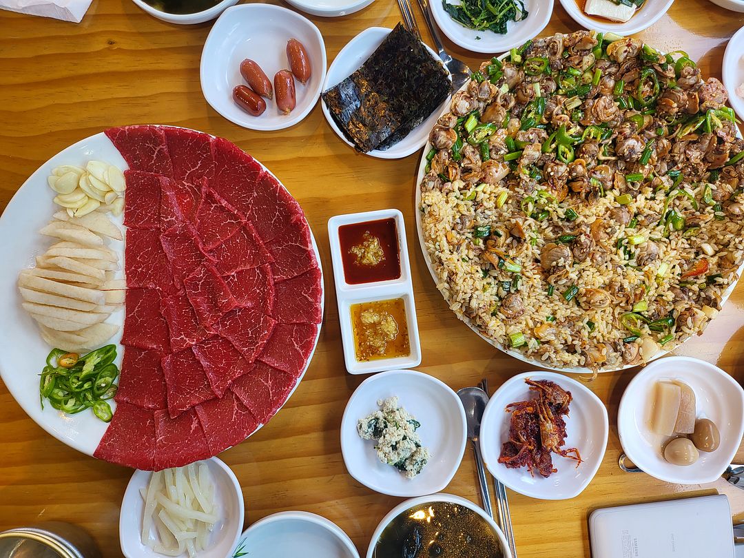 cockle bibimbap and beef sashimi