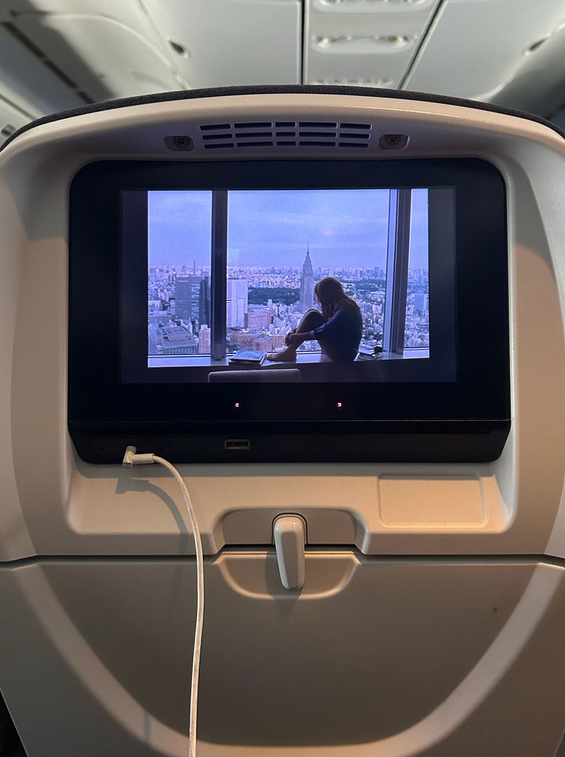 I like to watch movies on the plane