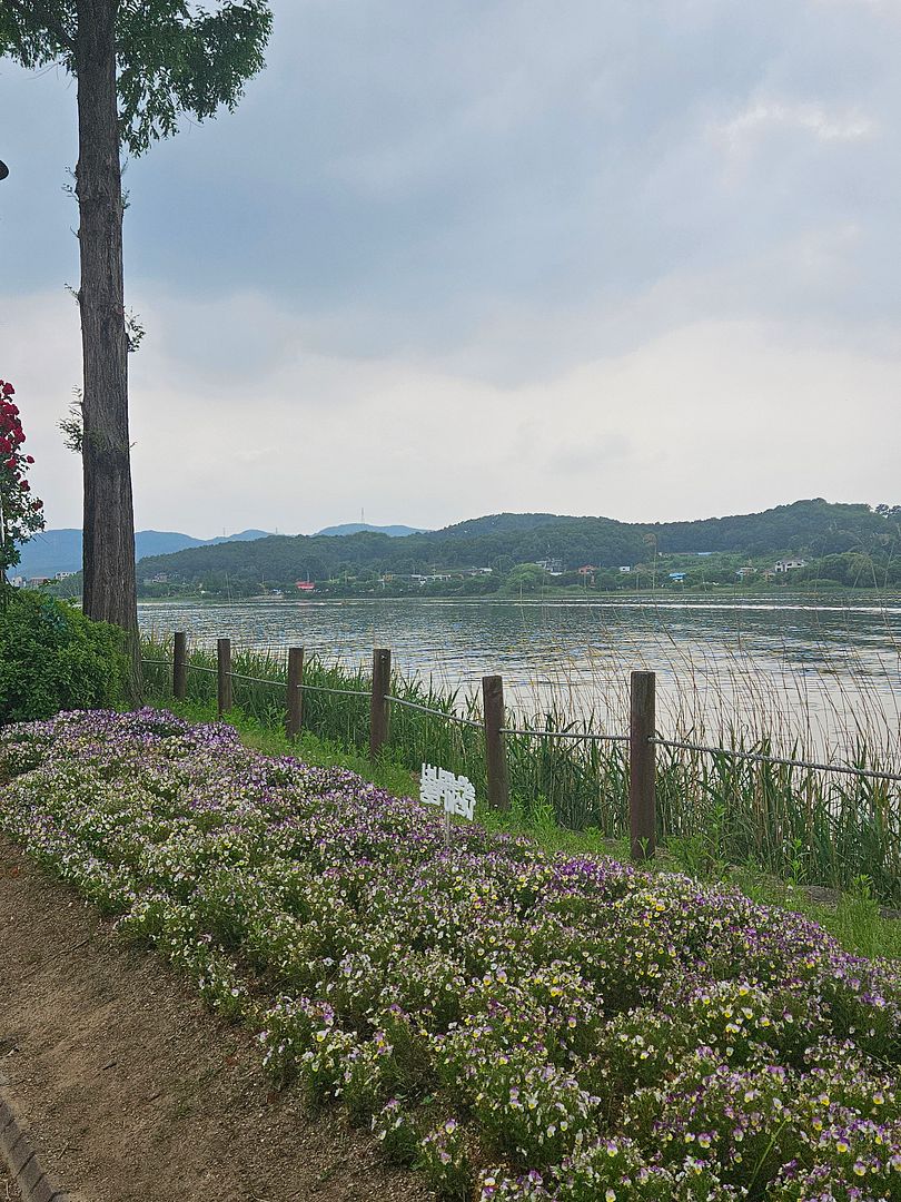 Lake sinjeong