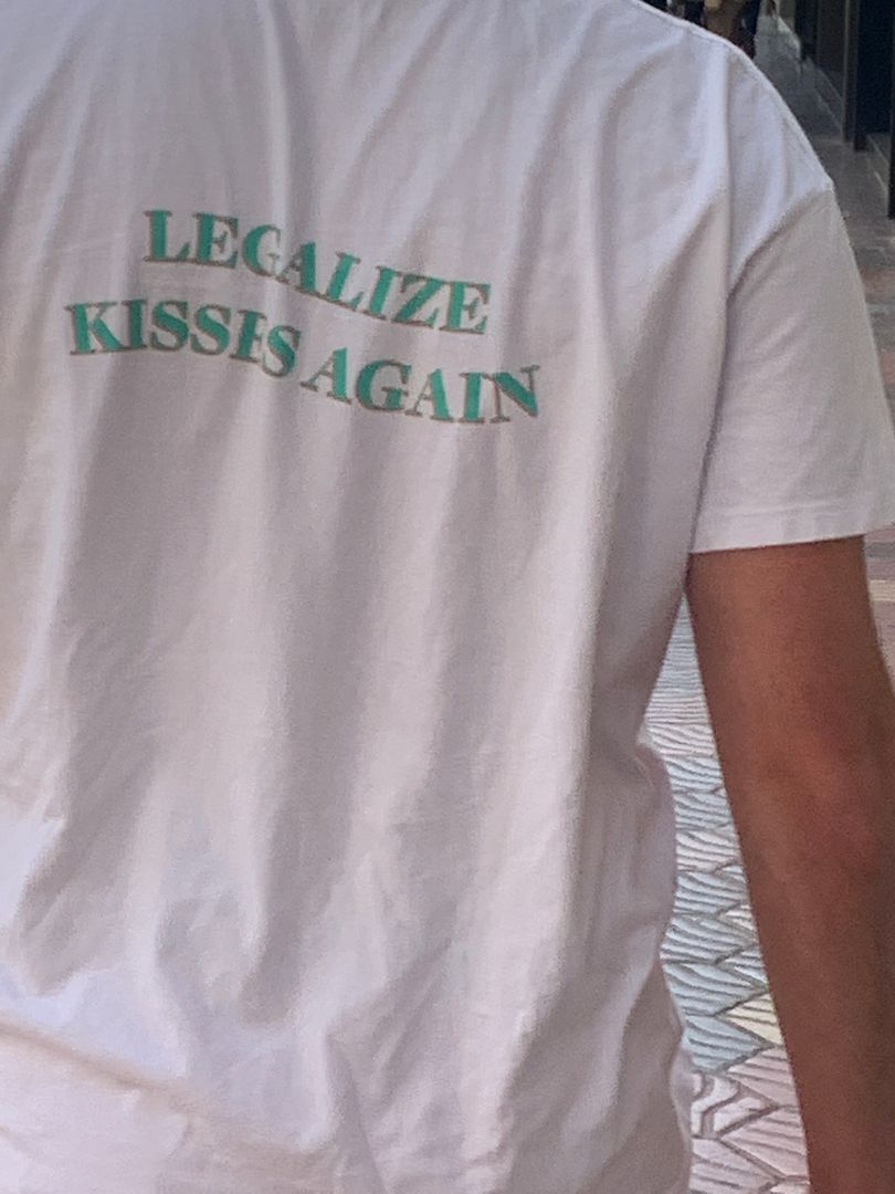 legalize kisses again