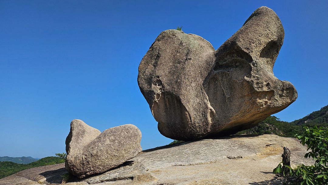 Gaeun Mountain's specialty,  Saebawi Rock... (a bird-shaped rock) 240518  Jecheon, Chungcheongbuk-do, South Korea