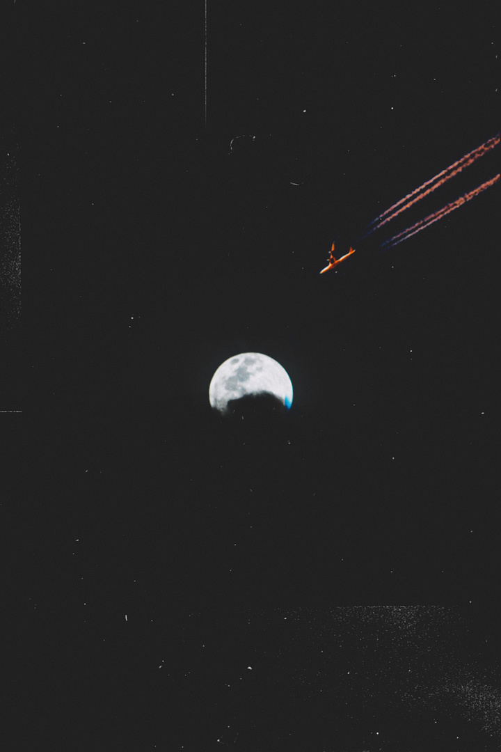 “Full Moon & Jet”