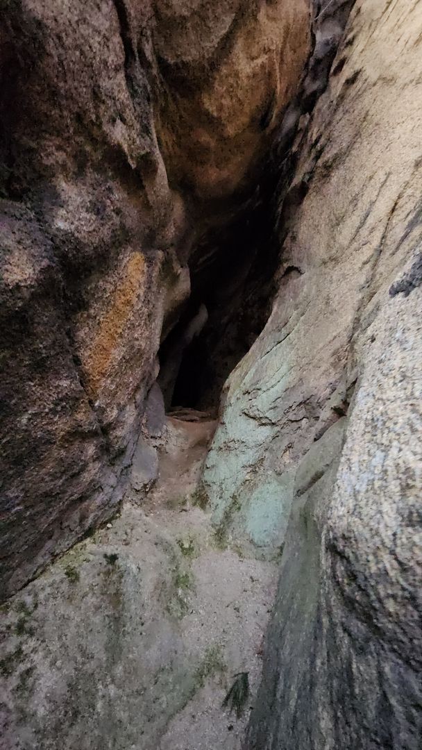 #002 A wonderful cave hidden under the Beombawi Rock of Mt. Inwangsan! 250101 Seoul, Korea