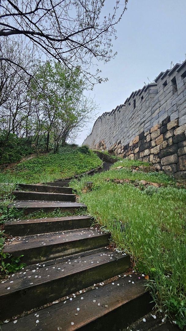 Inwangsan Fortress Road, Seoul, Korea. - 240416