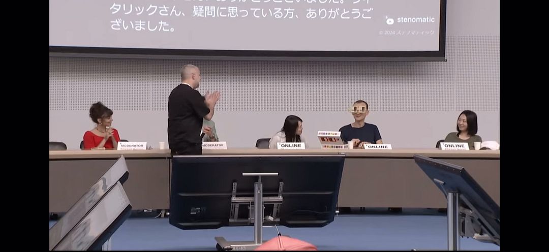 @ccarella.eth presenting ⌐◨-◨ to @vitalik.eth_at edcon 2024 tokyo_20240728