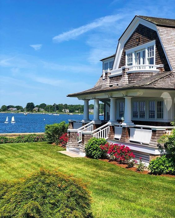 A cozy home by the lake