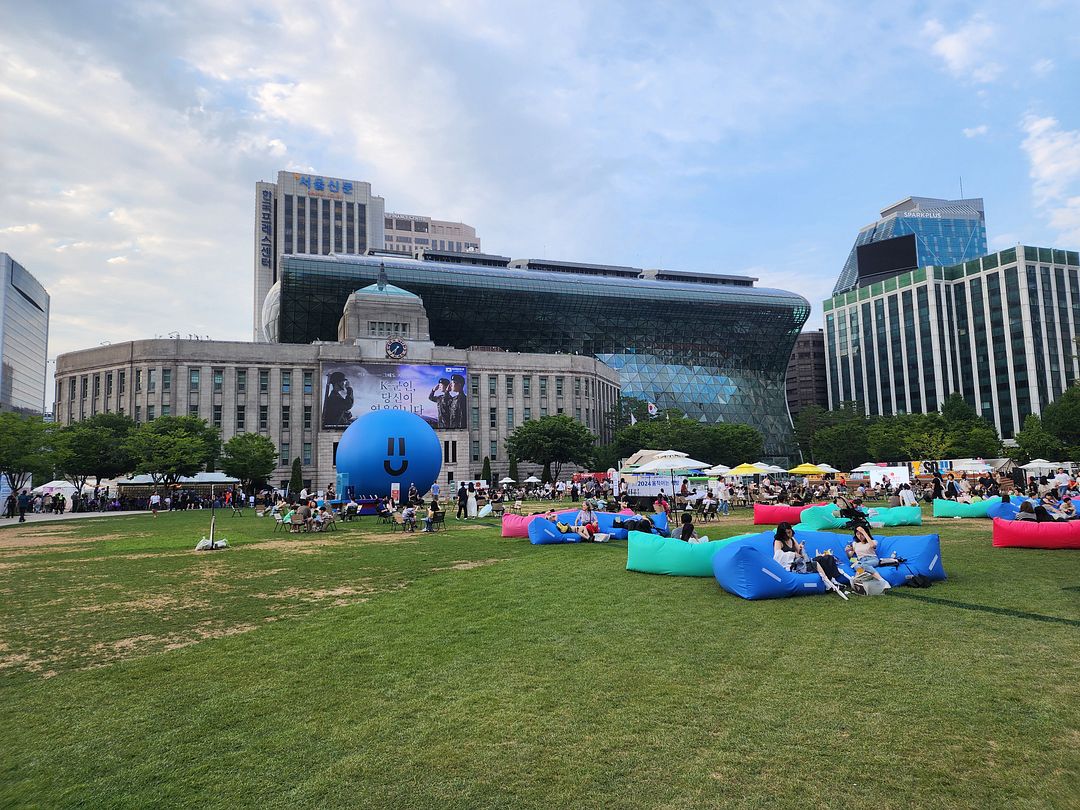 enjoy the seoul plaza