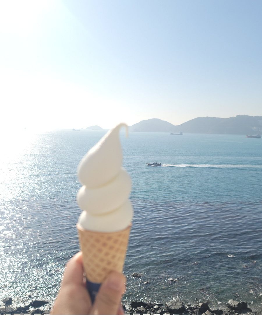 Busan sea and ice cream