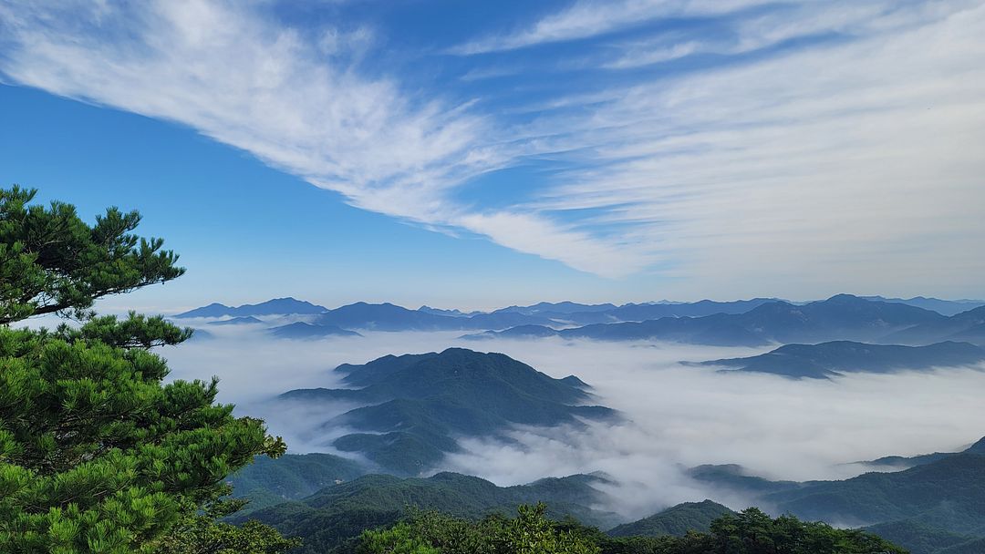 Cloud scenery at Baekaksan Mountain 2.  2308012 Sangju, Gyeongsangbuk-do, South Korea